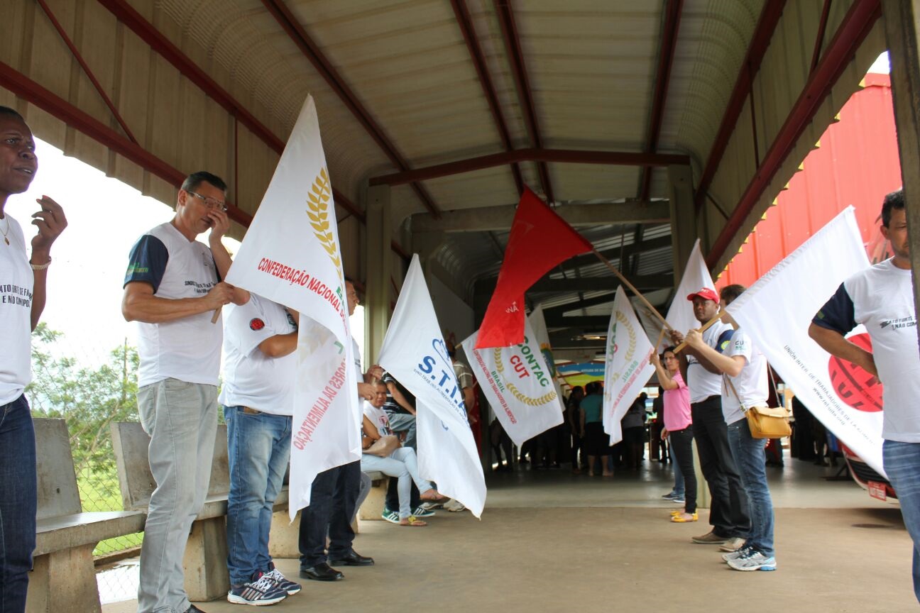 Os sindicatos estão iniciaram as mobilizações, partindo da cidade de Rolândia e na madrugada desta sexta-feira em Jaguapitã, as unidades frigorificas 